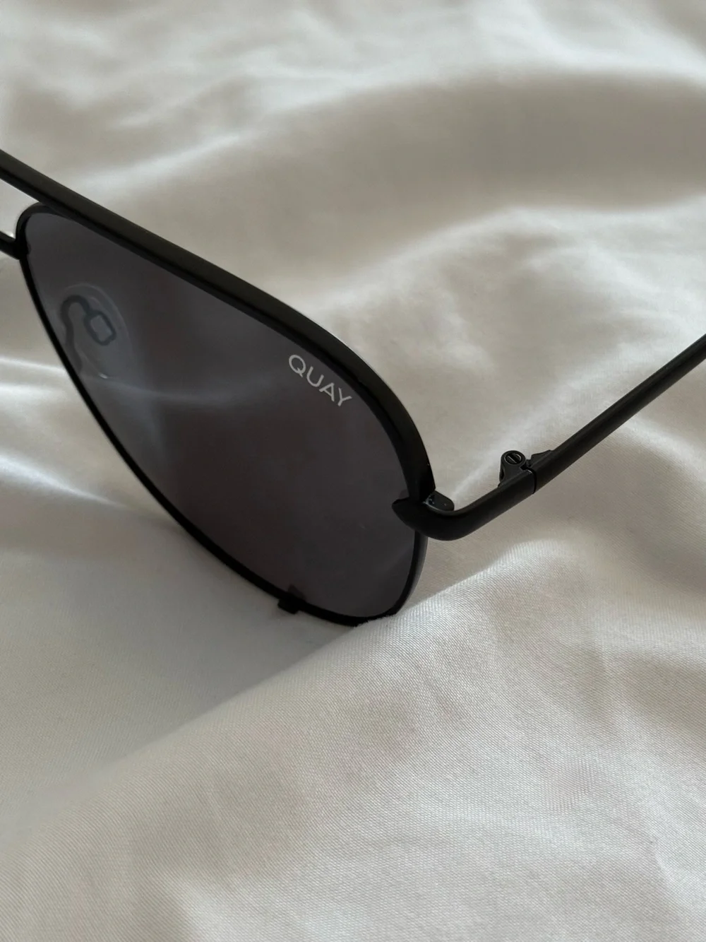 QUAY Australia High Key 1212 Aviator Polarized Sunglasses - Black / Smoke